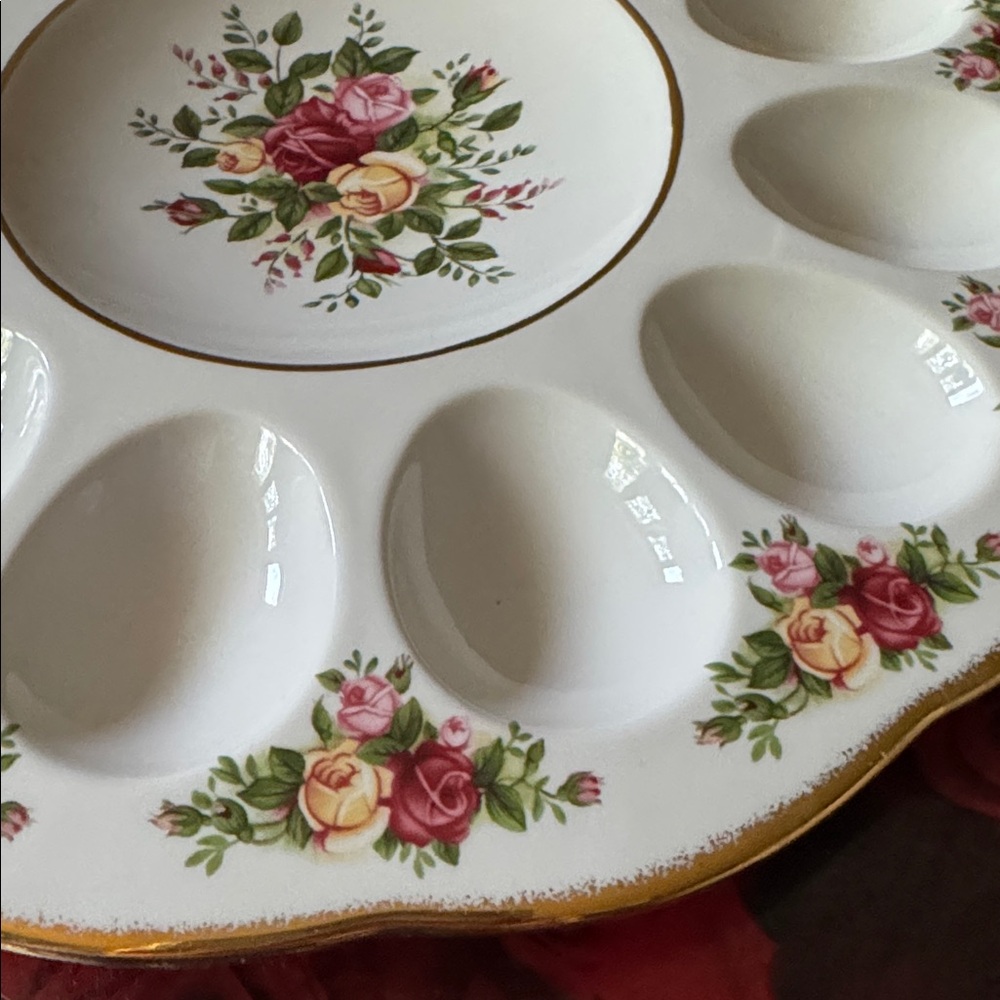 Royal Albert Old Country Roses Deviled Egg Plate with Floral Design - Picture 4 of 9
